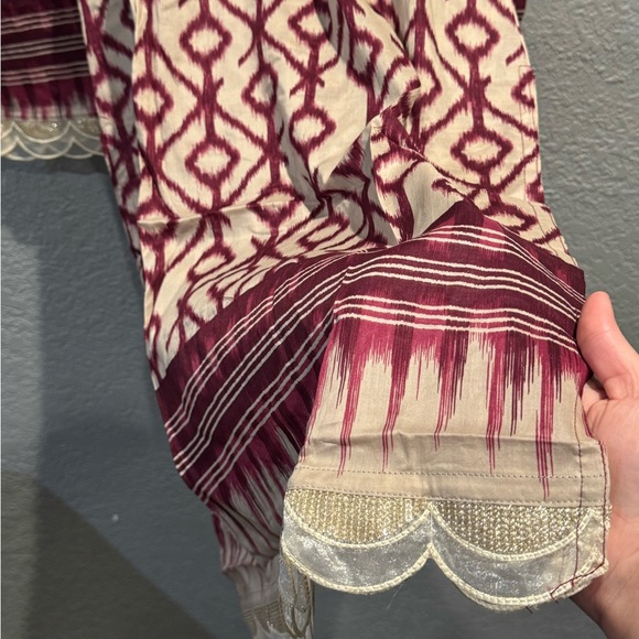 Geometric Patterned Tunic Top - Picture 2 of 3